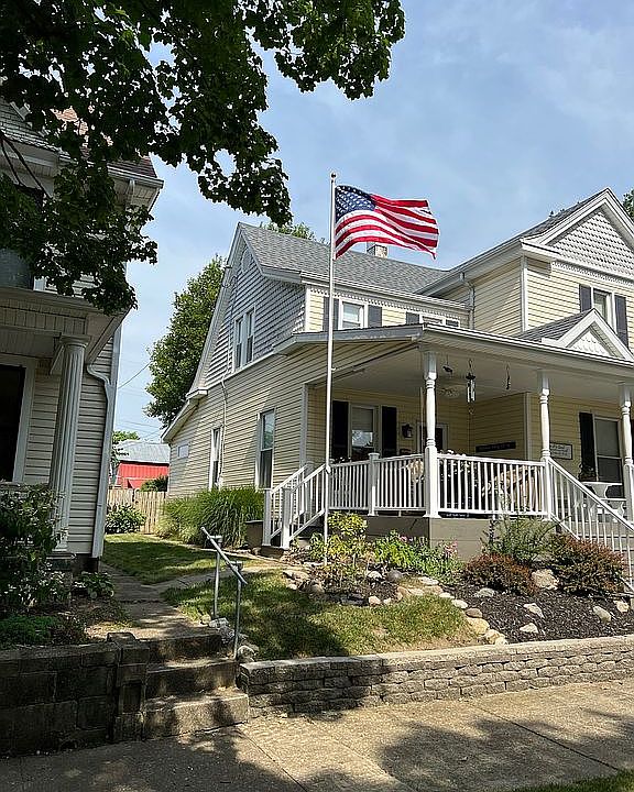 2nd image of 715 N Cherry St