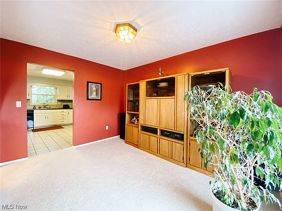 4th image of 104 Duxbury Ln