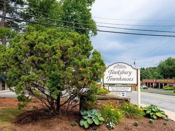57 Decarolis Dr, Tewksbury, MA 01876
