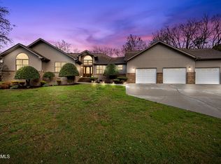 1432 Middle Creek Rd, Sevierville, TN 37862