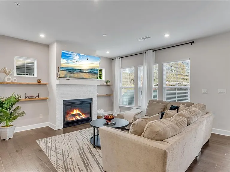624 Spadina Rd — Photo 11