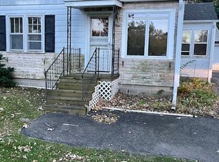 217 Forest Dr, Island Lake, IL 60042