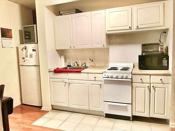 4th image of 344 E 61st St APT 4