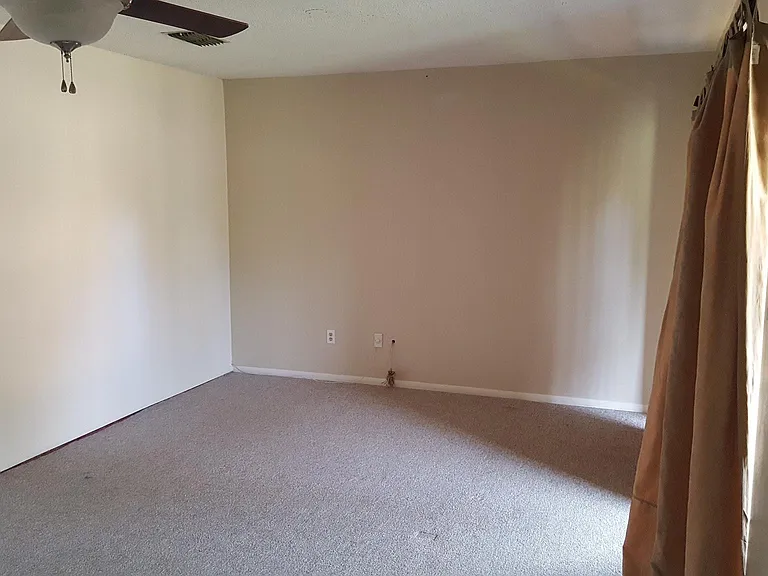 Master Bedroom (2nd Floor)