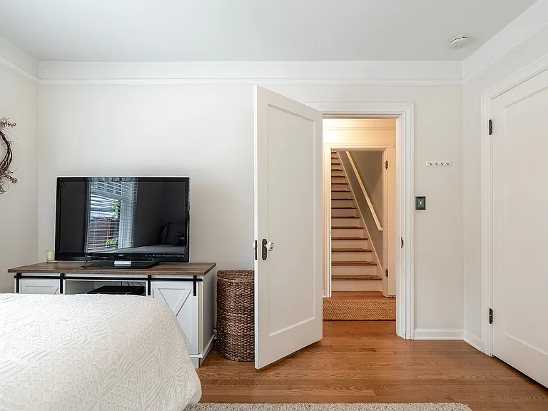 7514 E Green Lake Dr N — Photo 25
