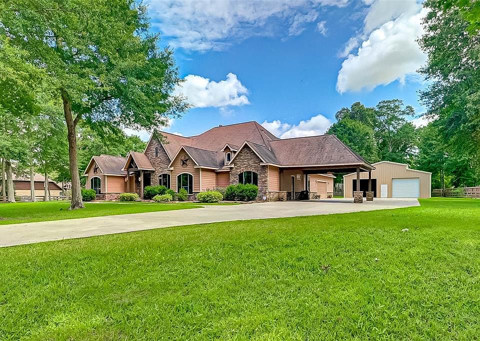 WELCOME HOME! This slice of HILL COUNTRY LODGE STYLE living just near Lake Houston is what the doctor ordered!