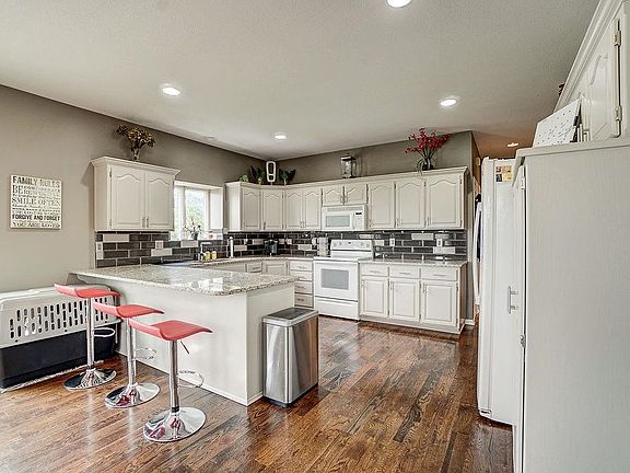 kitchen New Hardwood floors, Painted cabinets, great tiled back splash
