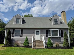 10 Tom Walsh Ln, Narragansett, RI 02882