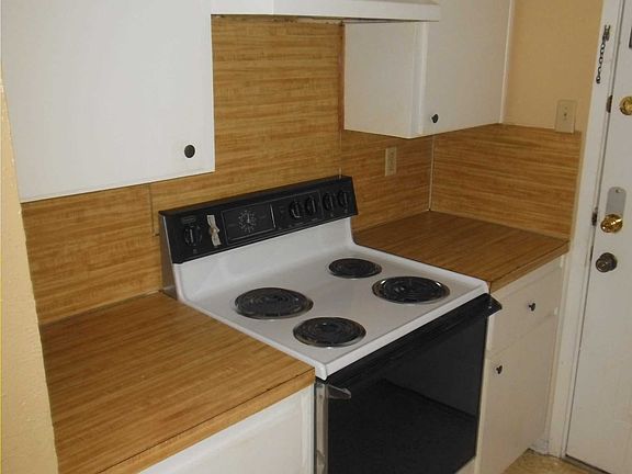 5th image of 2205 Cascade Dr APT A