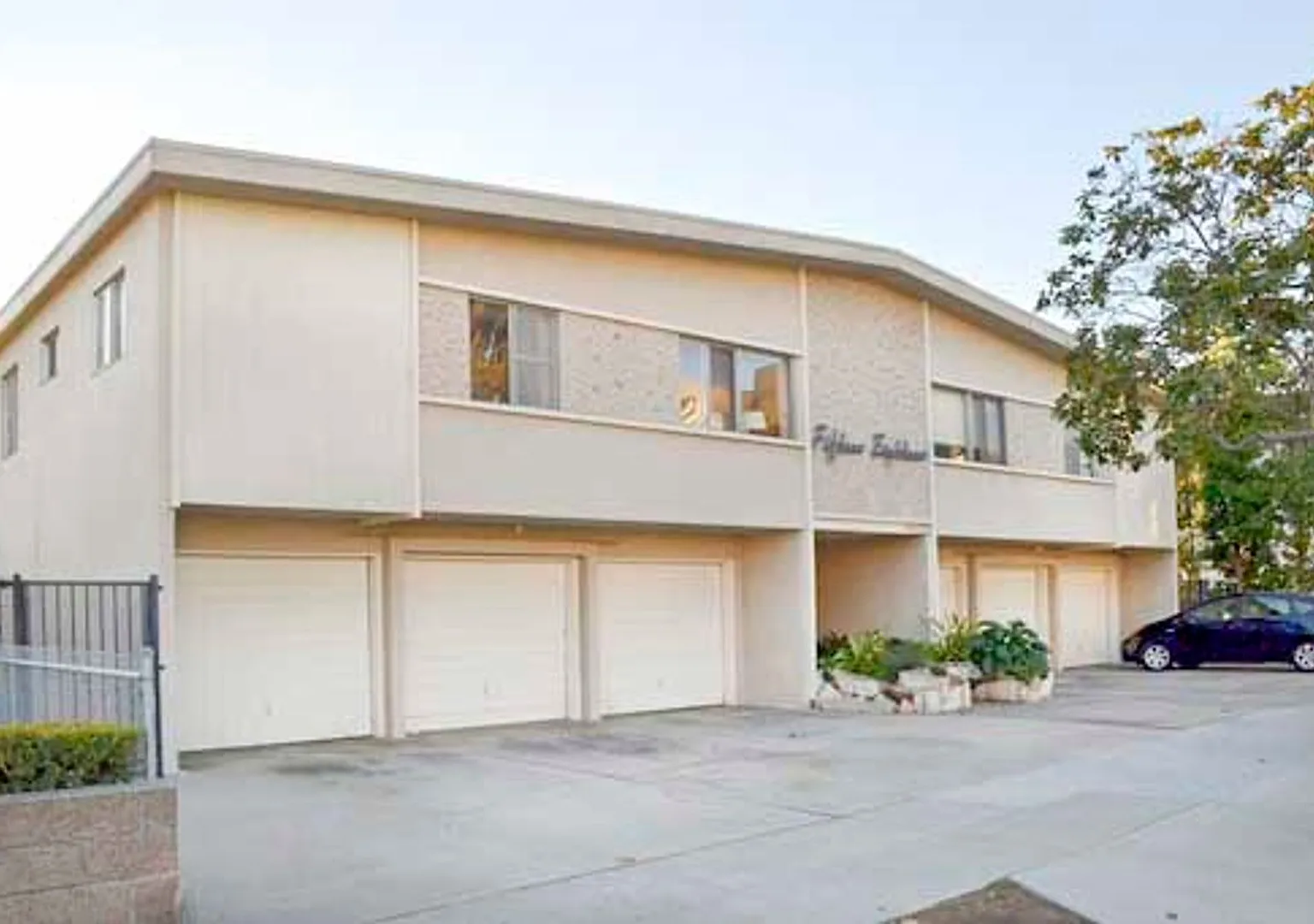Bay Cities Apartments — Photo 1