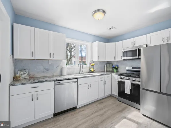 8 1st Ave, Pemberton, NJ 08068
