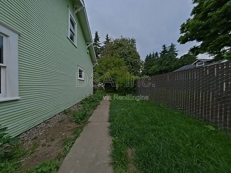 236 NW Walker Ln #B — Photo 13