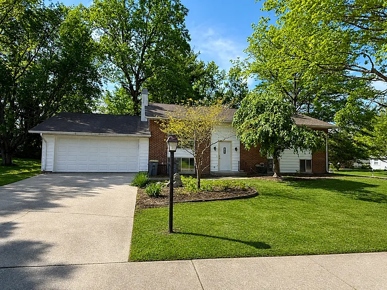 125 Burke Ct — Photo 1