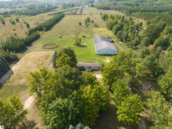 4405 Norton Rd, Grawn, MI 49637