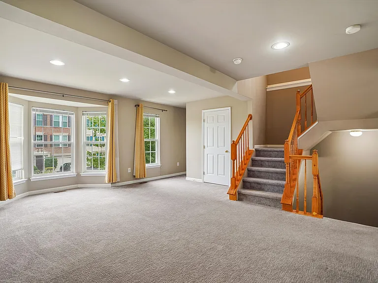 405 Joshua Ct — Photo 8