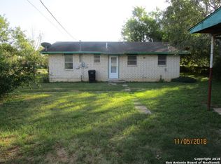 1121 E Comal St, Pearsall, TX 78061