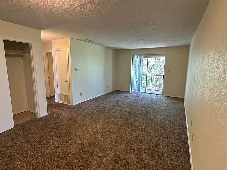 Echols 1500 - Sedona Apartments — Photo 6