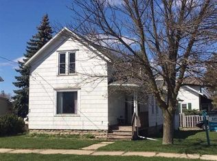 402 W 10th Ave, Oshkosh, WI 54902