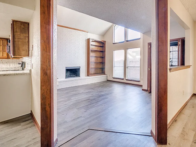 9006 N Rockwell Dr — Photo 13