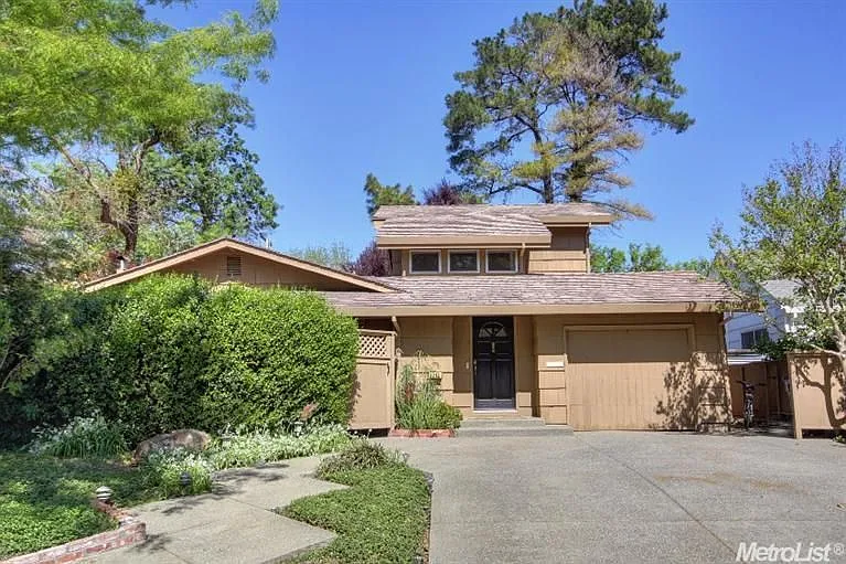1213 Harvard Dr photo 1