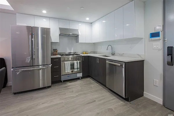 Rented by E Realty International Corp | media 9