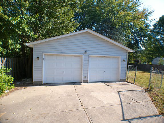 3rd image of 6151 Old Mill Dr