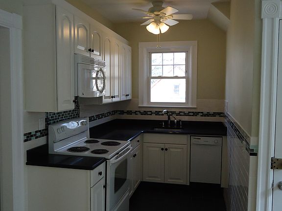 3rd image of 158 Cypress St Floor 2