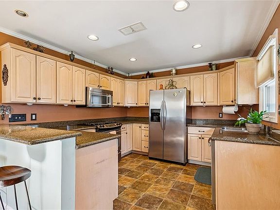 5th image of 604 Carol Dr
