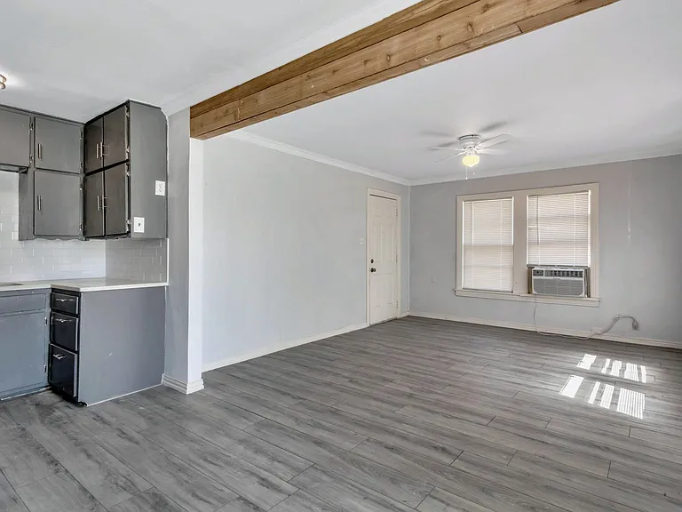 305 N Robinson St #D — Photo 15