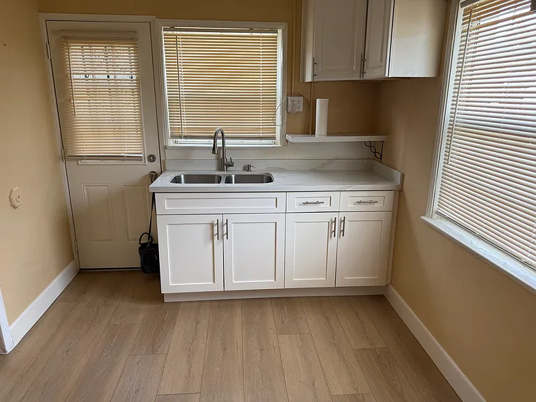 2806 N H St — Photo 18