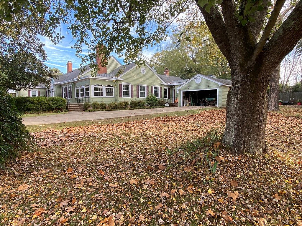 305 Goolsby St, Hurtsboro, AL 36860 Zillow