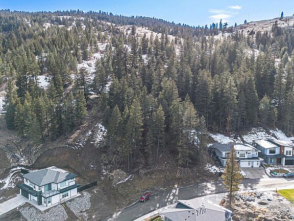 3rd image of 2120 Lupin Ct