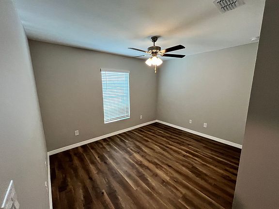3rd image of 704 NE Juanita Ct