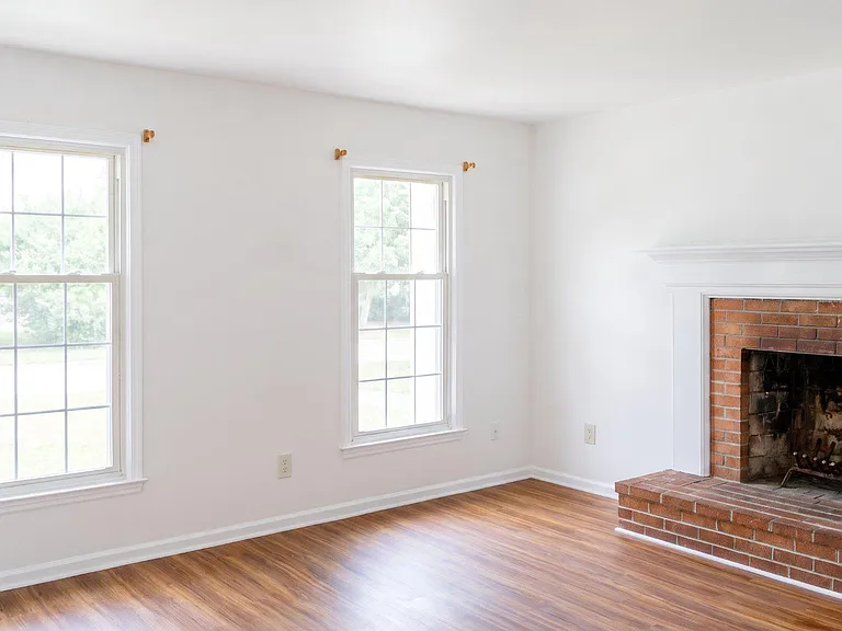 402 Forest Ct — Photo 4