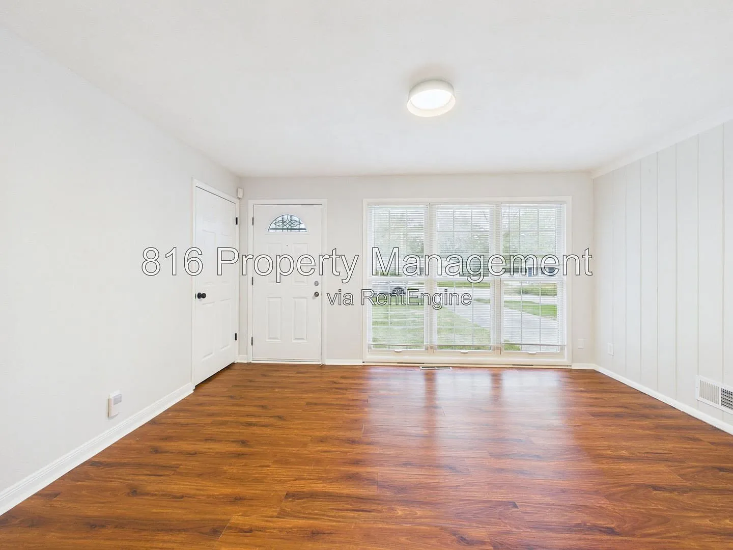 3 bed, 1.5 bath, 930 sqft, $1,375 — Photo 2