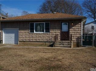 83 Woodlawn Ave, Deer Park, NY 11729