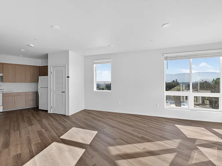 Dry Creek Crossing Apartments — Photo 25
