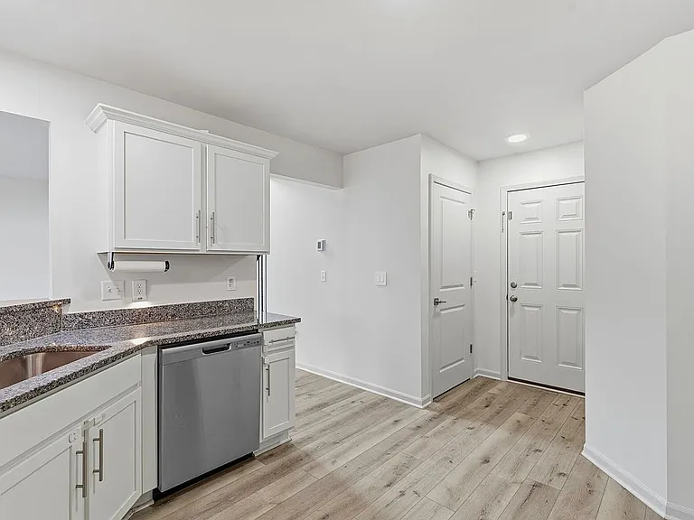 6650 Chandler Dr — Photo 6