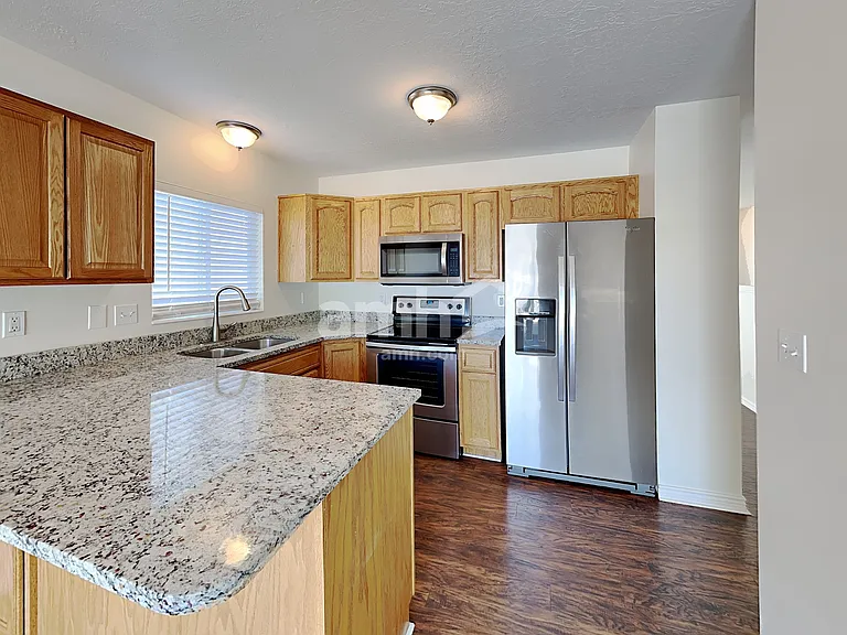 5069 S Vista Dr — Photo 2