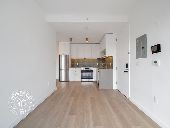 4th image of 527 Grand Ave #300