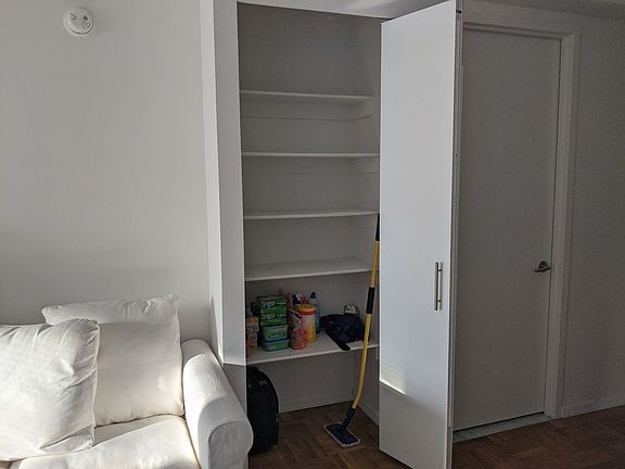 3rd image of 505 W 37th St APT 414