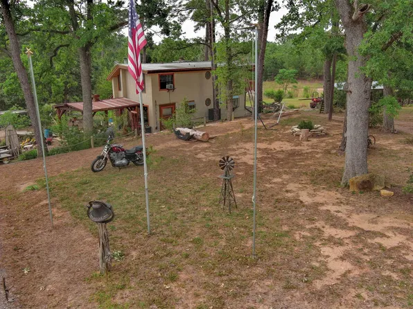 125 Turkey Trot Ln, Smithville, TX 78957