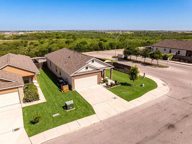 5702 Cicada Cir — Photo 42