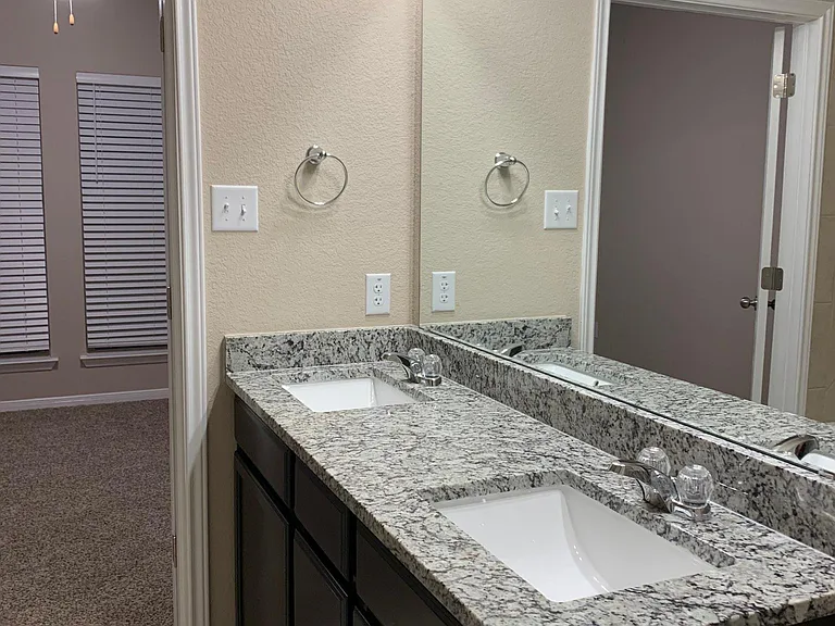 2406 Petersburg Ln — Photo 25