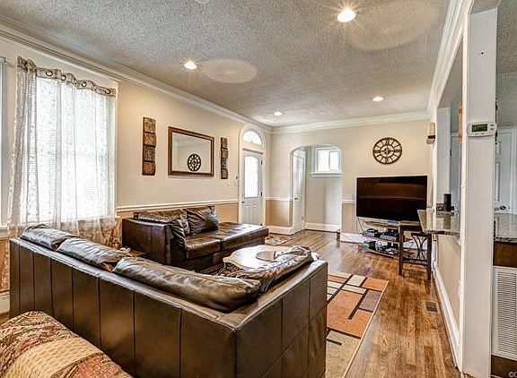3rd image of 2809 Woodcliff Ave