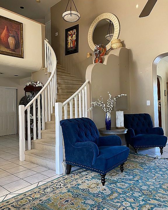 1st image of 951 W Graythorn Pl