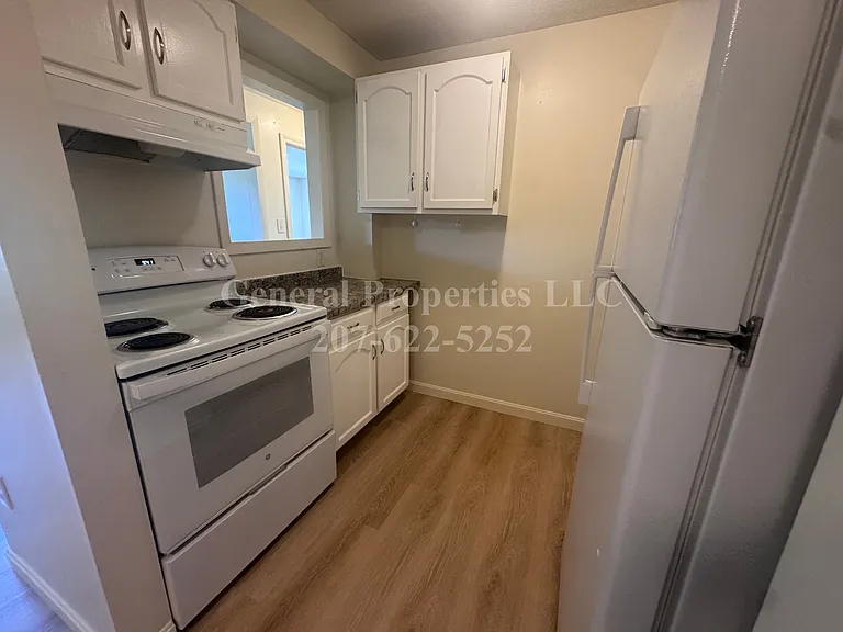 592 Riverside Dr #12 — Photo 8