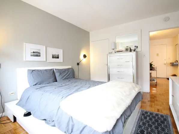 225 8th Avenue image 4 of 10