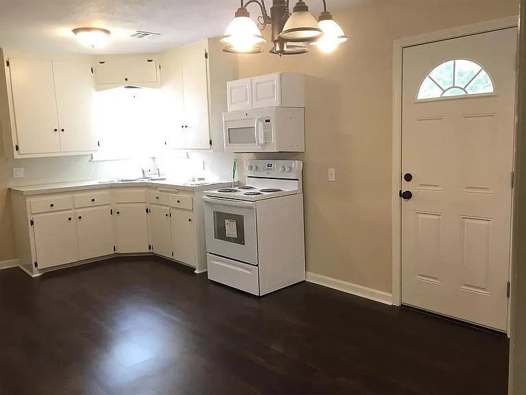 3417 Pioneer St — Photo 13