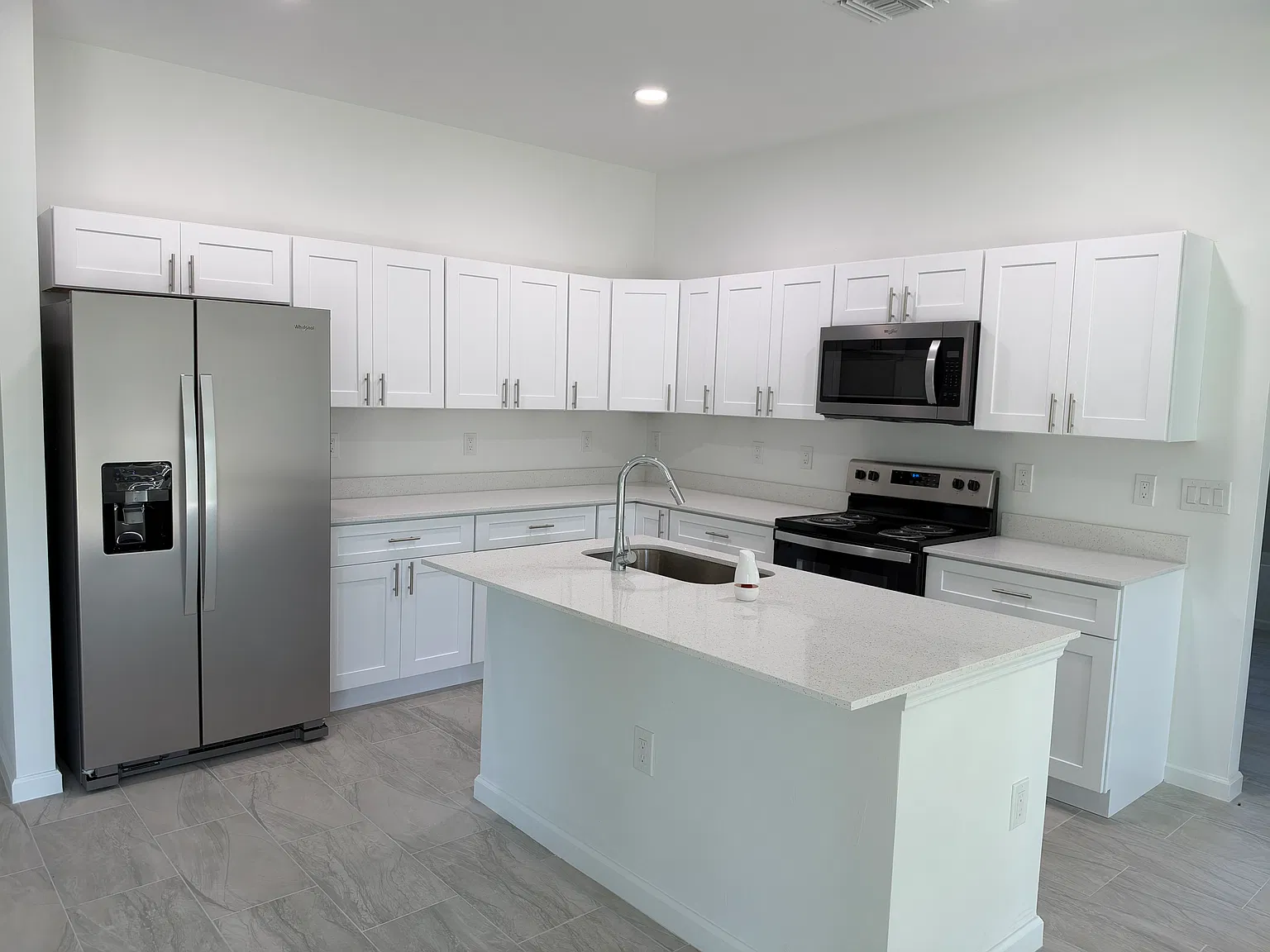 3 bed, 1600 sqft, $2,050 — Photo 4
